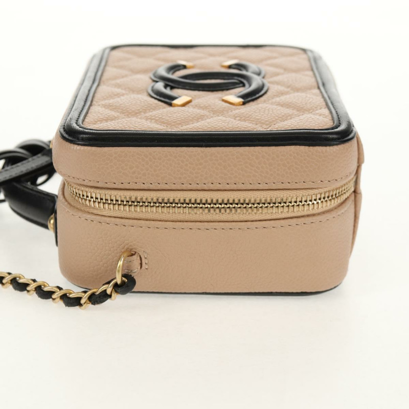 【日本直送】香奈兒 CC 鏤空鏈條化妝包 魚子醬皮 米色 金色 CC 標誌 正品 fm4940M-3