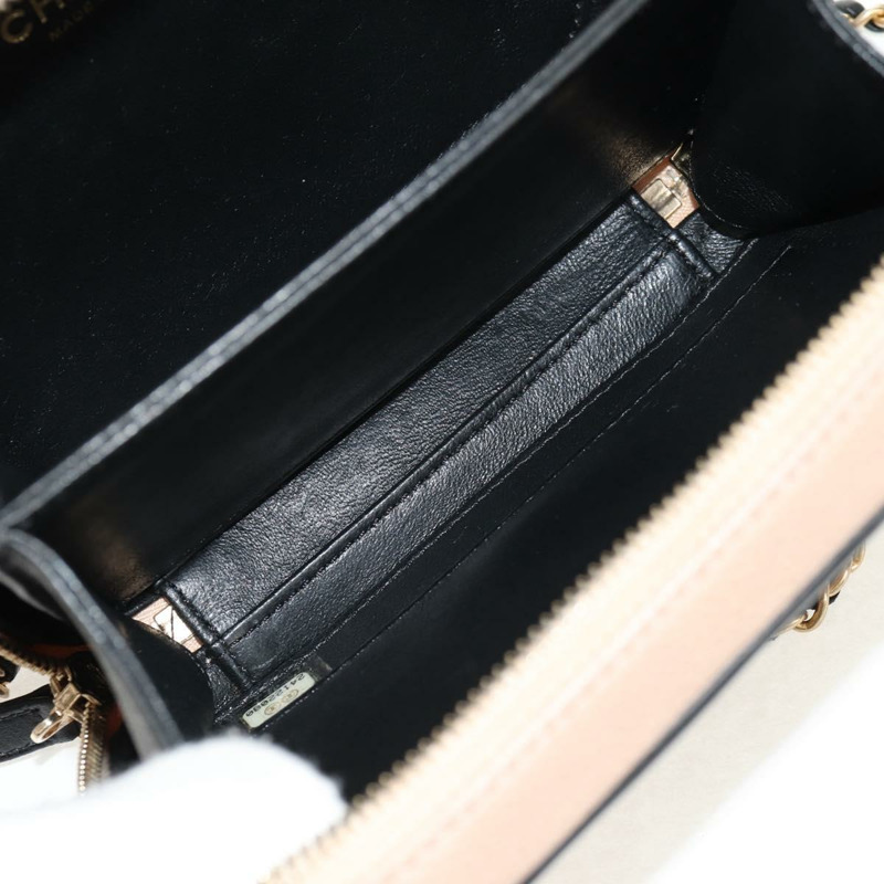 【日本直送】香奈兒 CC 鏤空鏈條化妝包 魚子醬皮 米色 金色 CC 標誌 正品 fm4940M-23