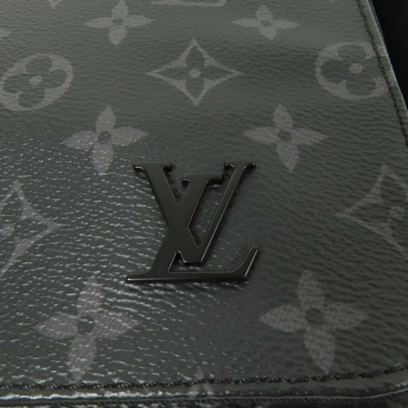 LOUIS VUITTON Monogram Eclipse District PM肩背袋-6