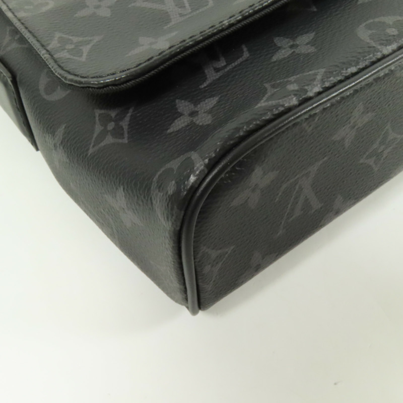 LOUIS VUITTON Monogram Eclipse District PM肩背袋-11
