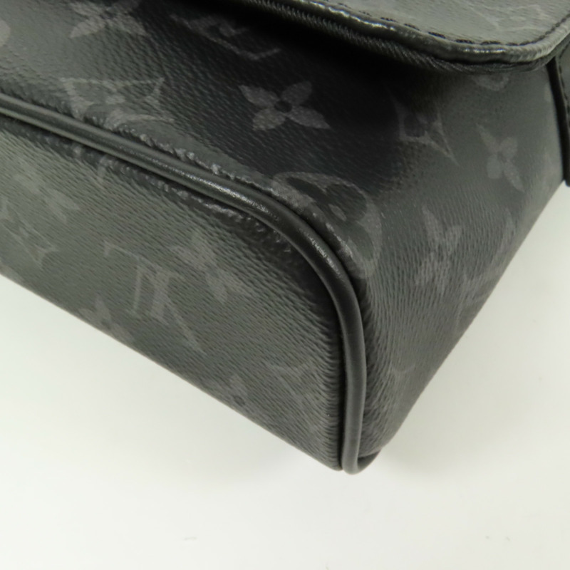 LOUIS VUITTON Monogram Eclipse District PM肩背袋-12