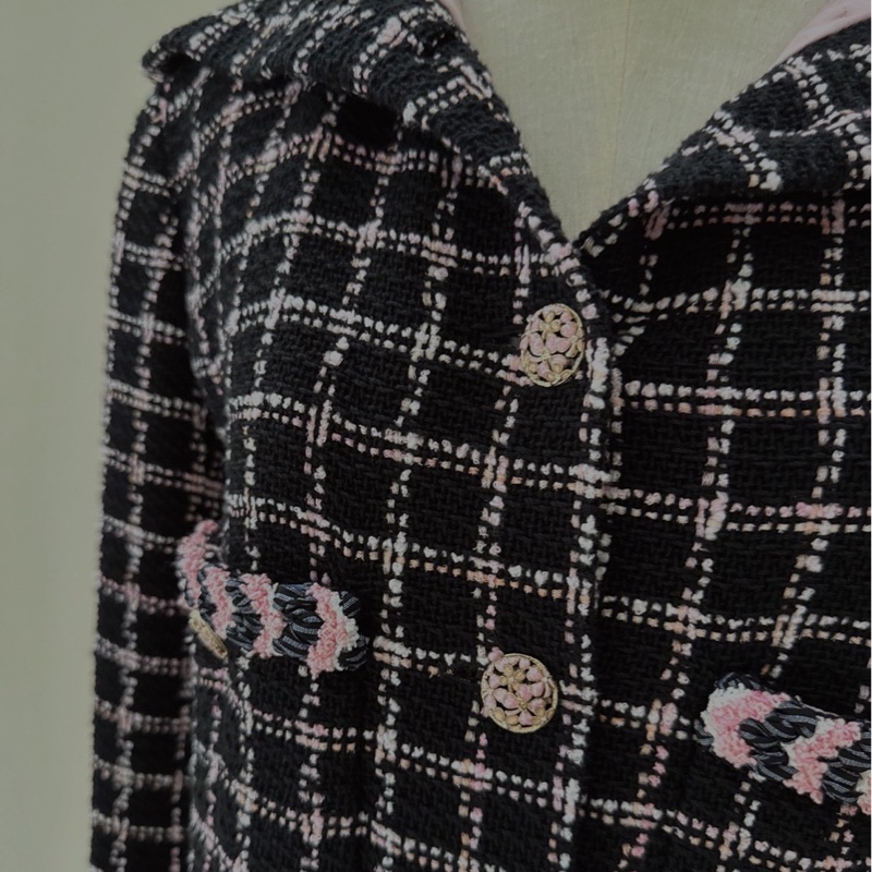 CHANEL 24S粗花呢黑粉格中長版連帽外套 38碼-1