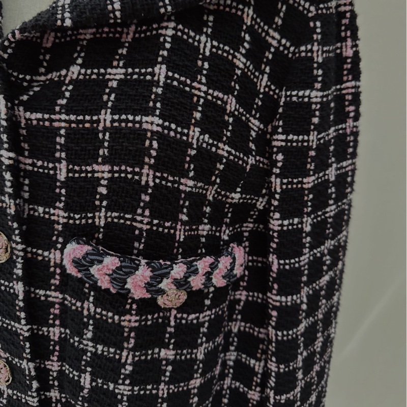 CHANEL 24S粗花呢黑粉格中長版連帽外套 38碼-4