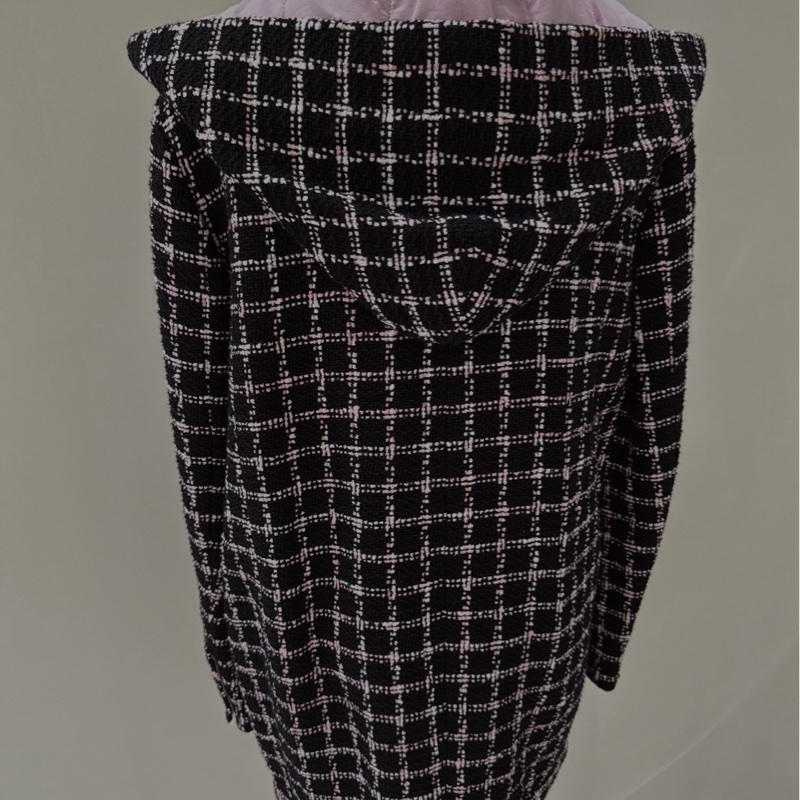 CHANEL 24S粗花呢黑粉格中長版連帽外套 38碼-7