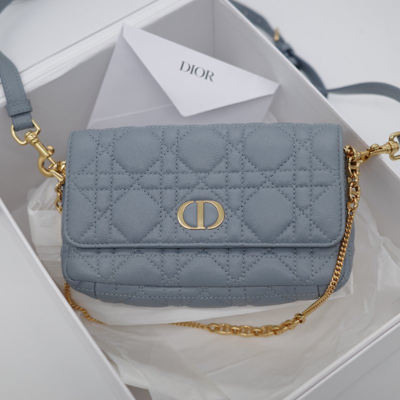 配件齊全【超級新🌟小編推薦】 Dior 迪奧 Caro Chain Pouch 霧霾藍 淡藍色 牛皮 藤格紋 拉鍊 鏈帶包 斜挎包 ｜專櫃 141,000-0