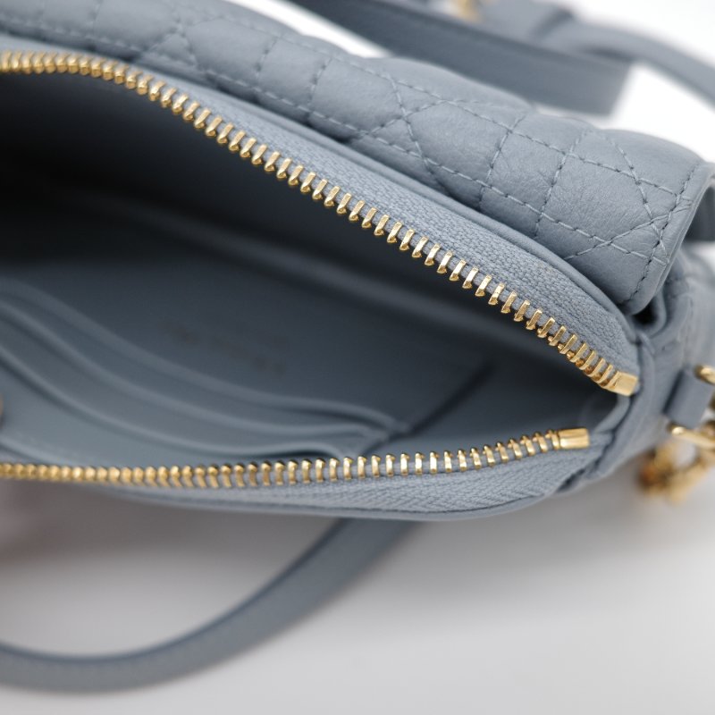 配件齊全【超級新🌟小編推薦】 Dior 迪奧 Caro Chain Pouch 霧霾藍 淡藍色 牛皮 藤格紋 拉鍊 鏈帶包 斜挎包 ｜專櫃 141,000-8