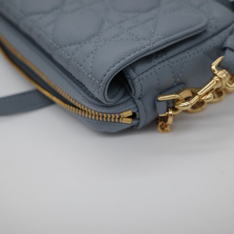 配件齊全【超級新🌟小編推薦】 Dior 迪奧 Caro Chain Pouch 霧霾藍 淡藍色 牛皮 藤格紋 拉鍊 鏈帶包 斜挎包 ｜專櫃 141,000-10