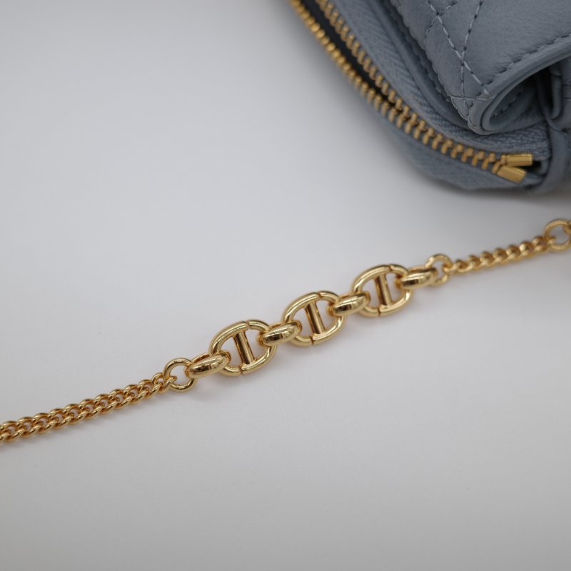 配件齊全【超級新🌟小編推薦】 Dior 迪奧 Caro Chain Pouch 霧霾藍 淡藍色 牛皮 藤格紋 拉鍊 鏈帶包 斜挎包 ｜專櫃 141,000-11
