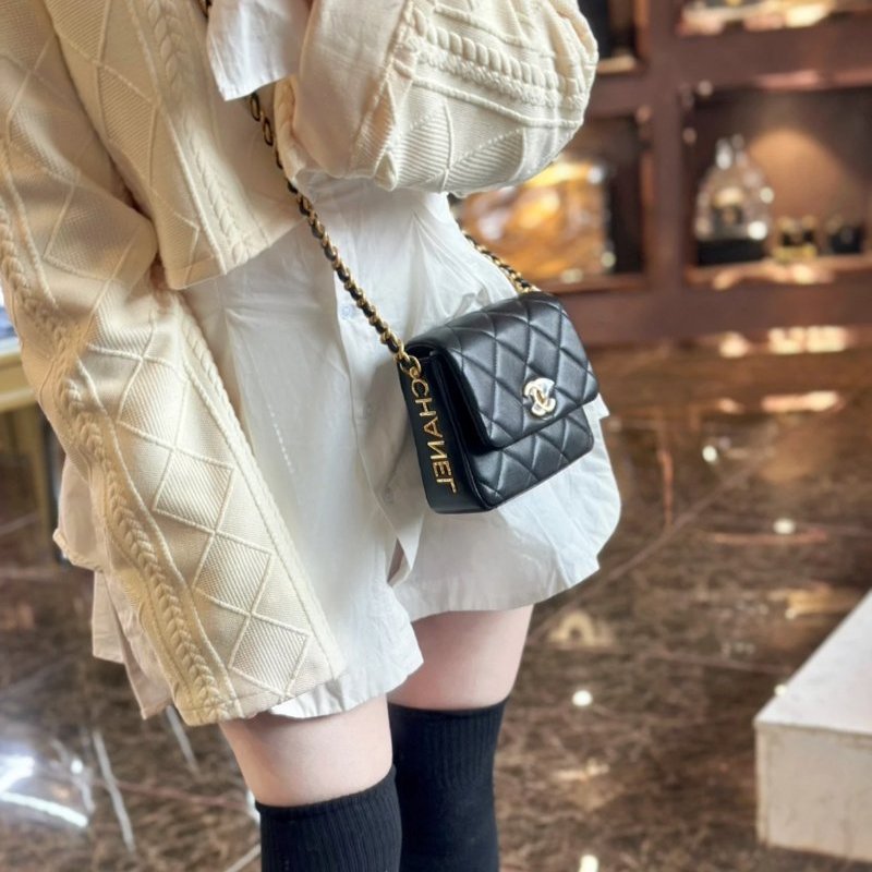 CHANEL 黑金21B雕花字母方胖子 17*14*6 98新配件塵袋-1