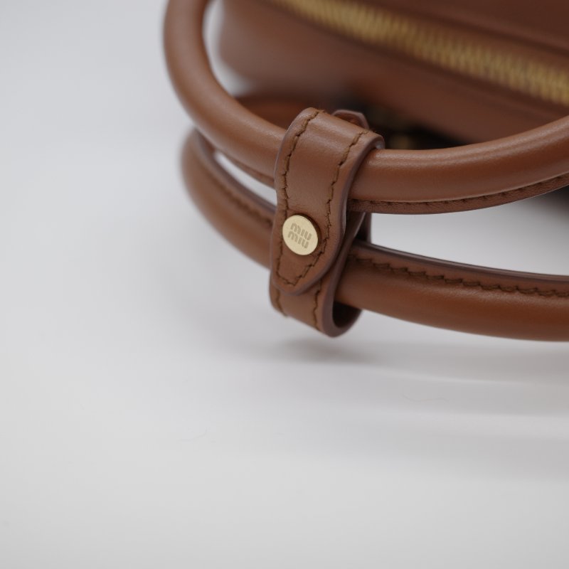 MiuMiu 繆繆 Arcadie 焦糖色 深棕色 羊皮 中型 27cm 手提包 斜挎包 保齡球包-7