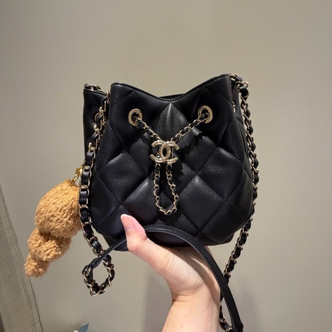 Chanel黑色抽繩水桶包