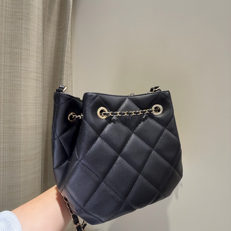 Chanel黑色抽繩水桶包-2