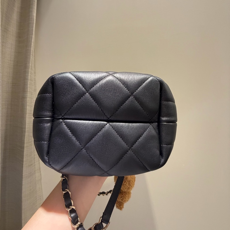 Chanel黑色抽繩水桶包-3