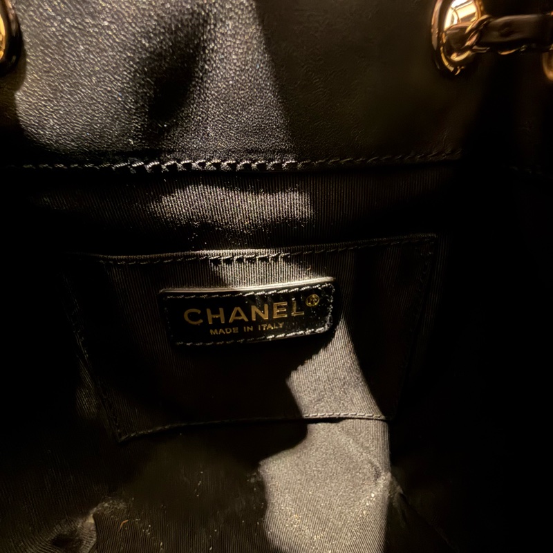 Chanel黑色抽繩水桶包-5