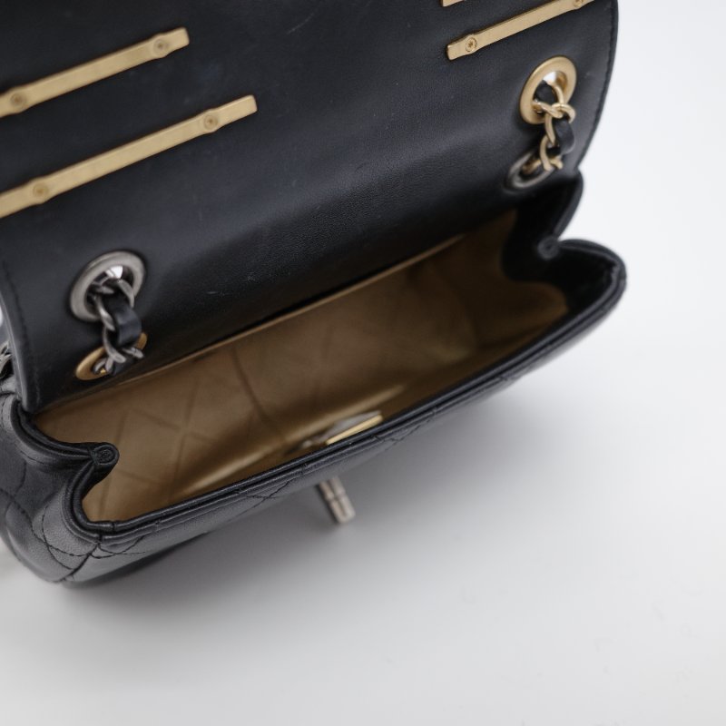 22C限量款 Chanel 香奈兒  CF18 CF Mini 珍珠墜飾 水鑽Logo 黑色羊皮 鏈帶包 口蓋包 斜跨包-15