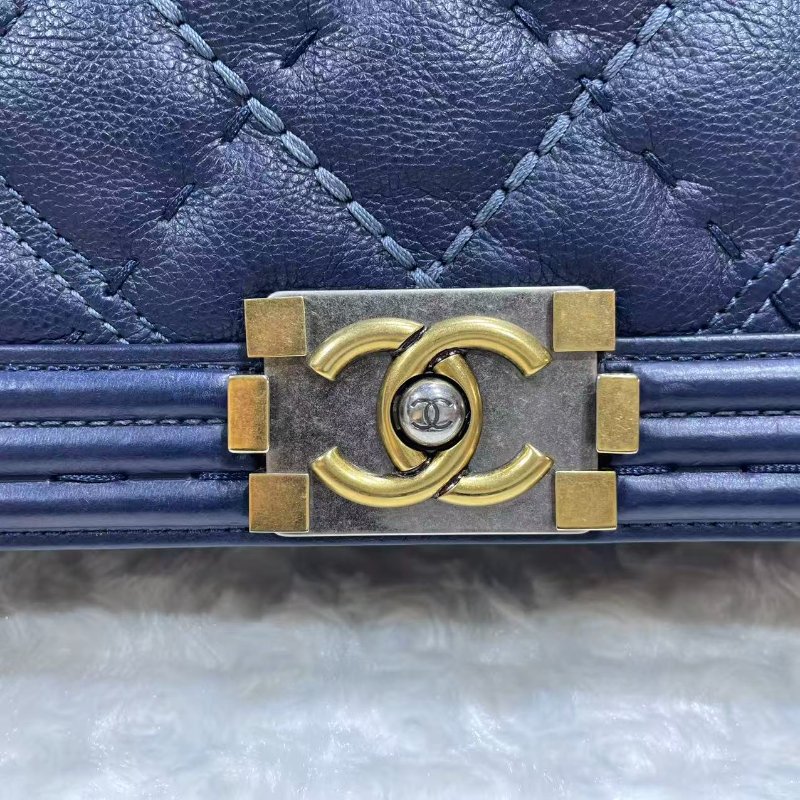 Chanel Leboy 系列復古金扣菱格紋手袋-1