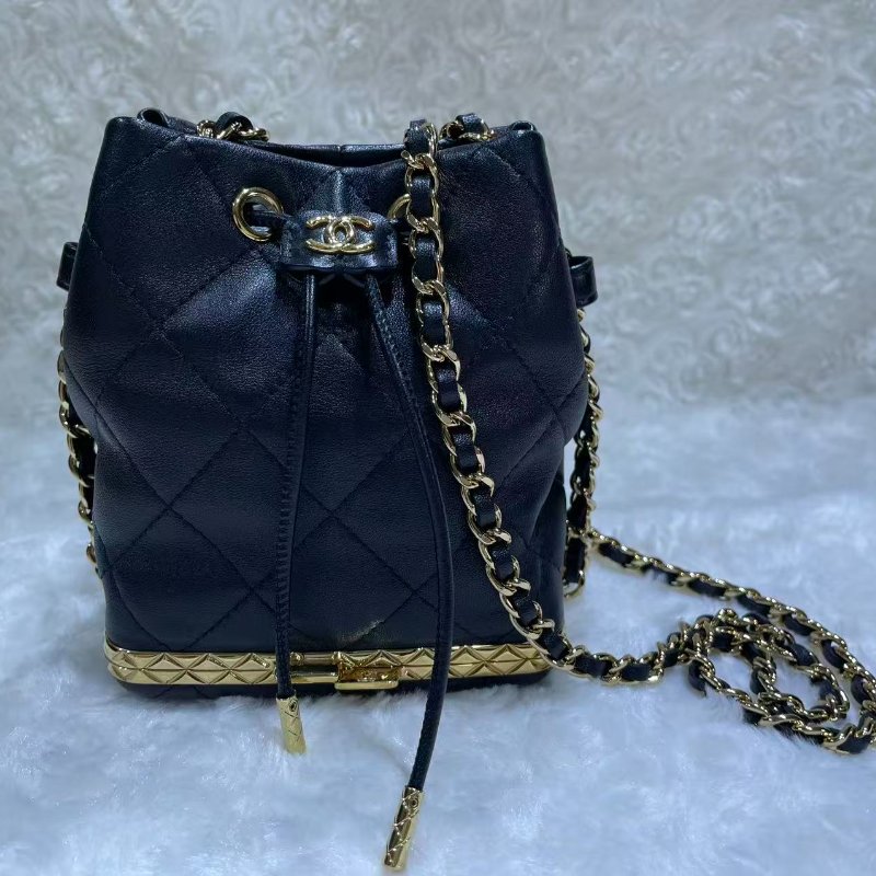 Chanel 黑金扣迷你水桶風琴包-0