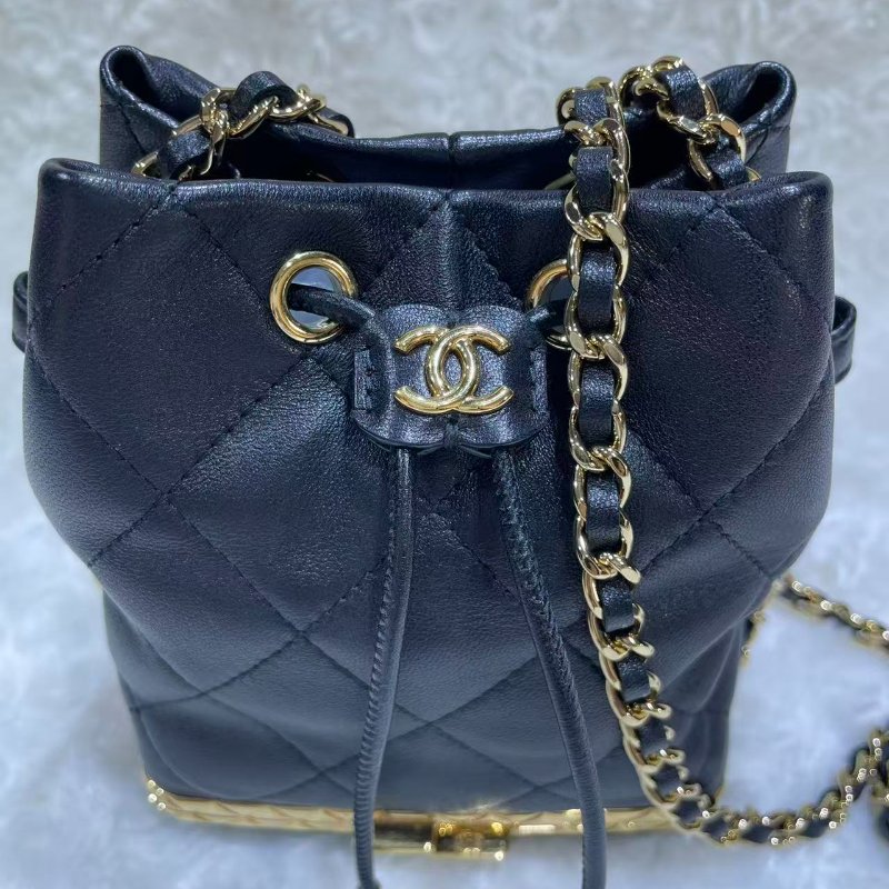 Chanel 黑金扣迷你水桶風琴包-1