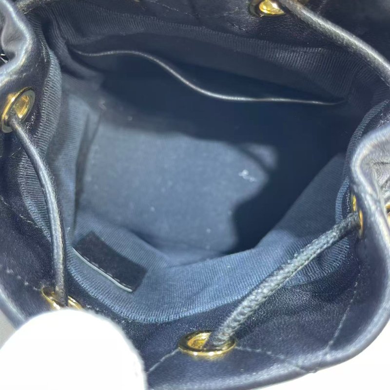 Chanel 黑金扣迷你水桶風琴包-3