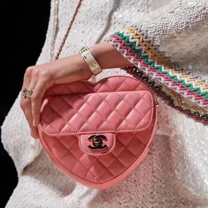 CHANEL 22S粉色愛心大號肩背斜背包18*16.5*5.5 99新配件塵袋-0