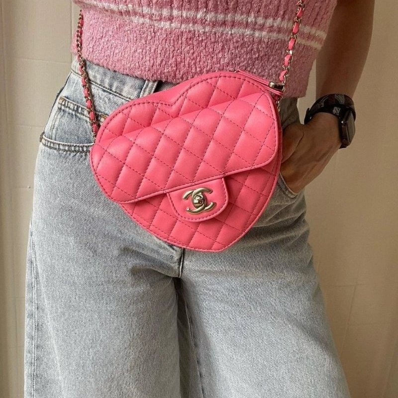 CHANEL 22S粉色愛心大號肩背斜背包18*16.5*5.5 99新配件塵袋-1