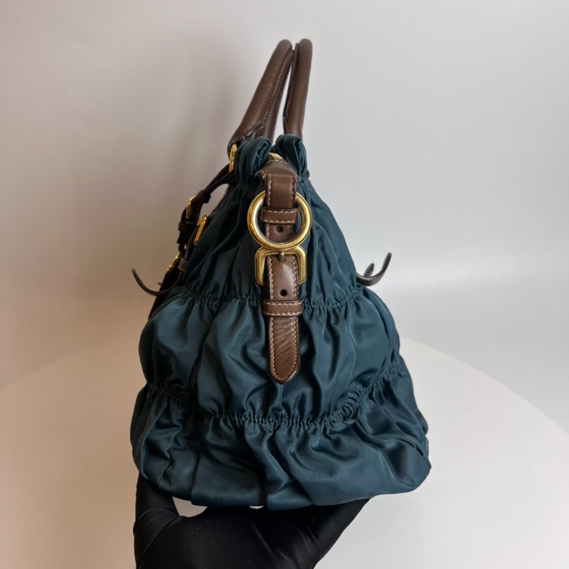 PRADA 藍綠色皺褶手提斜背包-2
