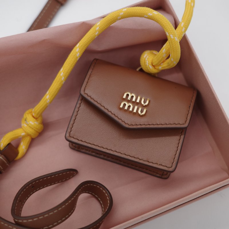 MiuMiu 繆繆 焦糖色 牛皮 耳機包 耳機套-0