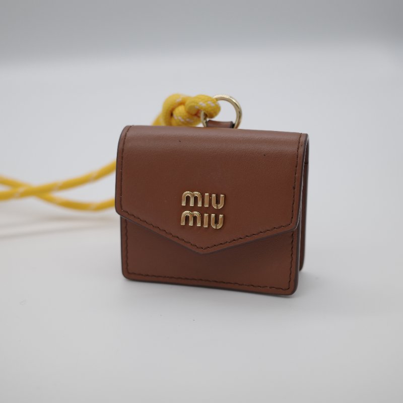 MiuMiu 繆繆 焦糖色 牛皮 耳機包 耳機套-1