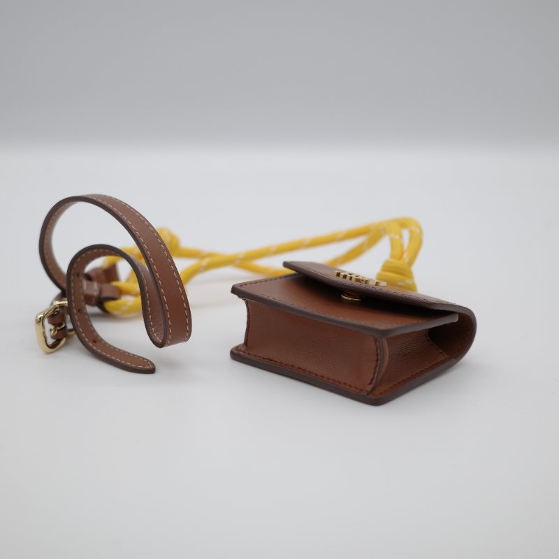 MiuMiu 繆繆 焦糖色 牛皮 耳機包 耳機套-4