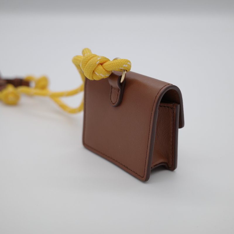 MiuMiu 繆繆 焦糖色 牛皮 耳機包 耳機套-5