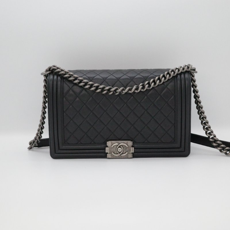 【CP 精選🌟小編推薦】Chanel 香奈兒 LeBoy 28 中型 黑色羊皮 菱格紋 做舊金屬 鏈帶包 斜跨包 單肩包-1