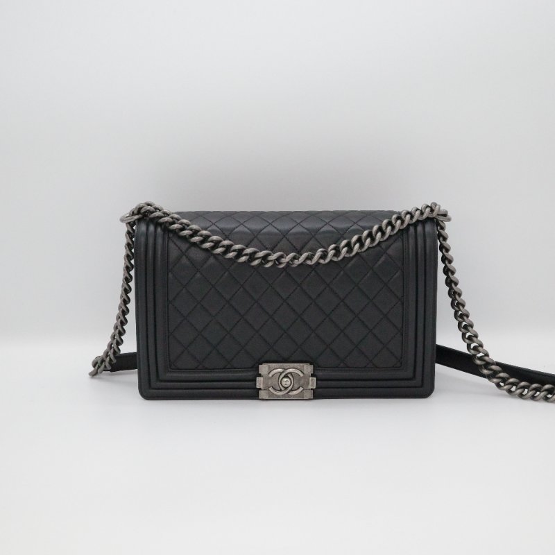 【CP 精選🌟小編推薦】Chanel 香奈兒 LeBoy 28 中型 黑色羊皮 菱格紋 做舊金屬 鏈帶包 斜跨包 單肩包-2