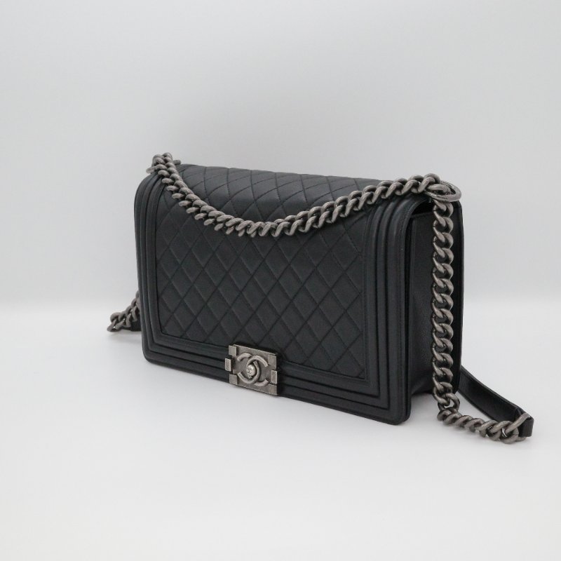 【CP 精選🌟小編推薦】Chanel 香奈兒 LeBoy 28 中型 黑色羊皮 菱格紋 做舊金屬 鏈帶包 斜跨包 單肩包-4
