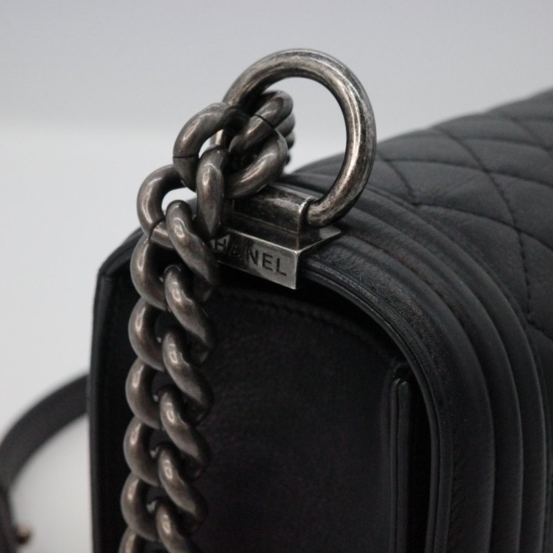 【CP 精選🌟小編推薦】Chanel 香奈兒 LeBoy 28 中型 黑色羊皮 菱格紋 做舊金屬 鏈帶包 斜跨包 單肩包-10