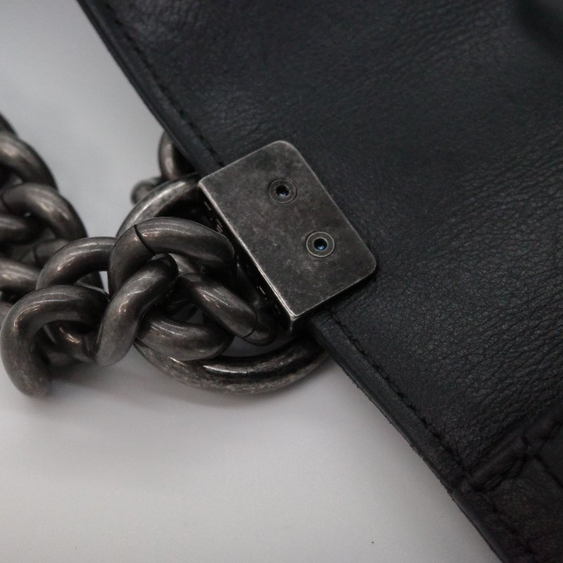 【CP 精選🌟小編推薦】Chanel 香奈兒 LeBoy 28 中型 黑色羊皮 菱格紋 做舊金屬 鏈帶包 斜跨包 單肩包-13