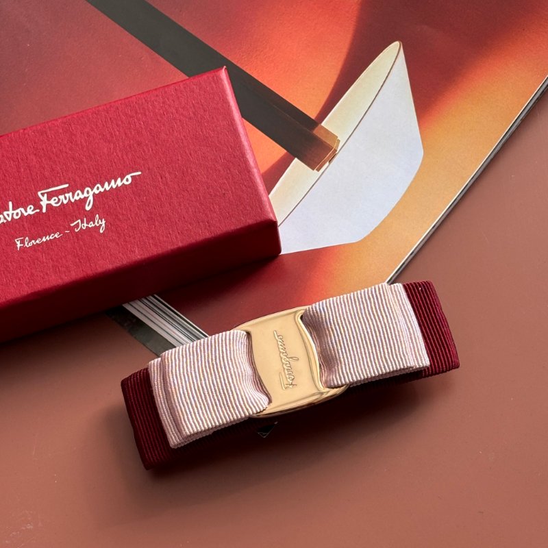 ::Salvatore Ferragamo:: 經典蝴蝶結造型 粉紅拼色銀釦 髮夾 髮飾-0