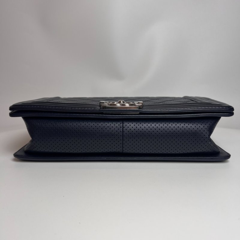 CHANEL 19開 深藍銀扣牛皮洞洞BOY28-4