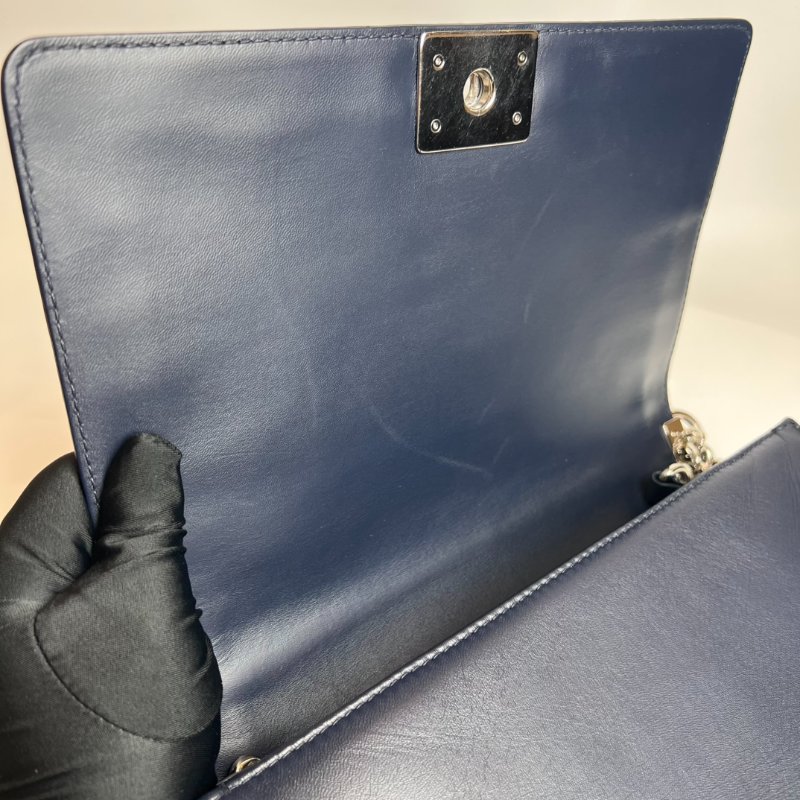 CHANEL 19開 深藍銀扣牛皮洞洞BOY28-6