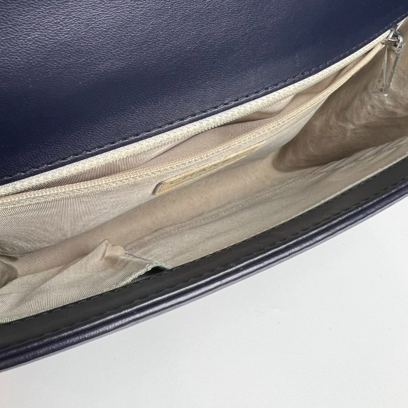 CHANEL 19開 深藍銀扣牛皮洞洞BOY28-7