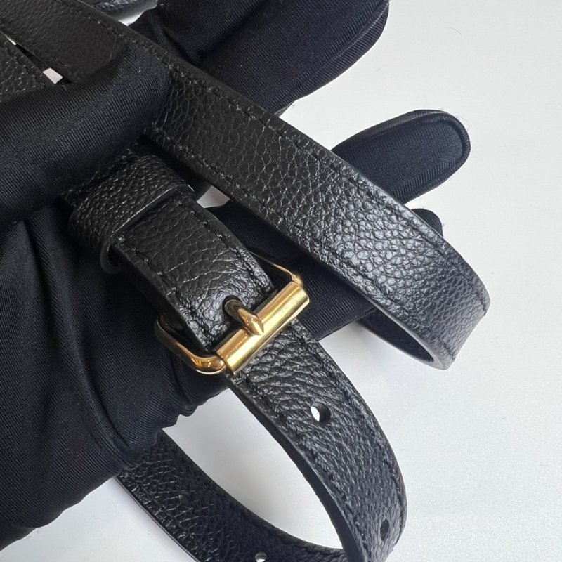 LV M45659/晶片款 ONTHEGO PM 黑壓紋托特包-8