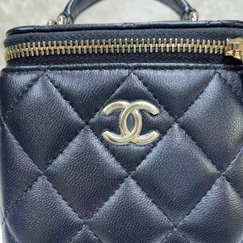 Chanel 22mini小方糖包黑金菱格紋-1