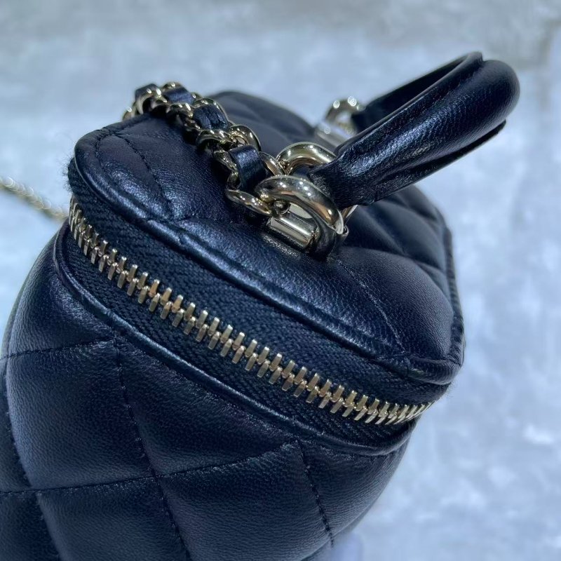 Chanel 22mini小方糖包黑金菱格紋-2