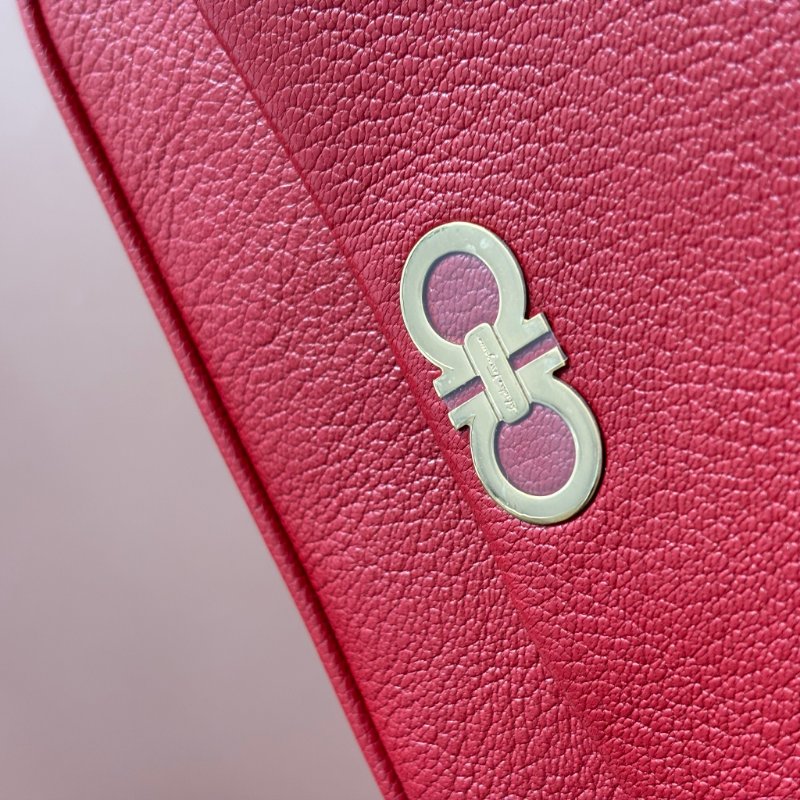 ::Salvatore Ferragamo::Gancini Rosso 22 C246 女士皮革相機包 斜背包 側背包-12