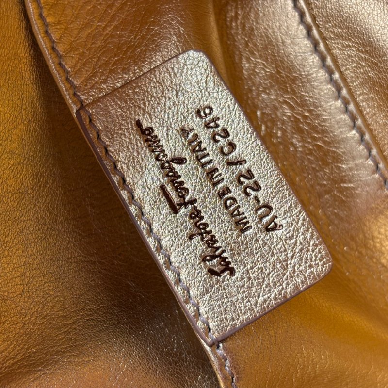 ::Salvatore Ferragamo::Gancini Rosso 22 C246 女士皮革相機包 斜背包 側背包-19