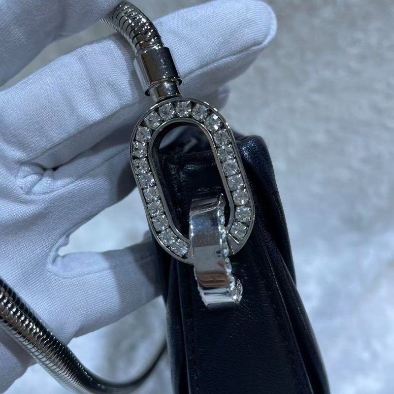 MIU MIU Sassy 水鑽扣軟皮革手袋-3