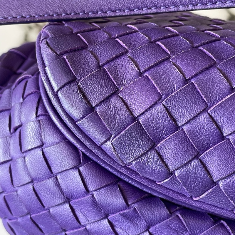 Bottega Veneta織紋皮革銀扣肩背包-10