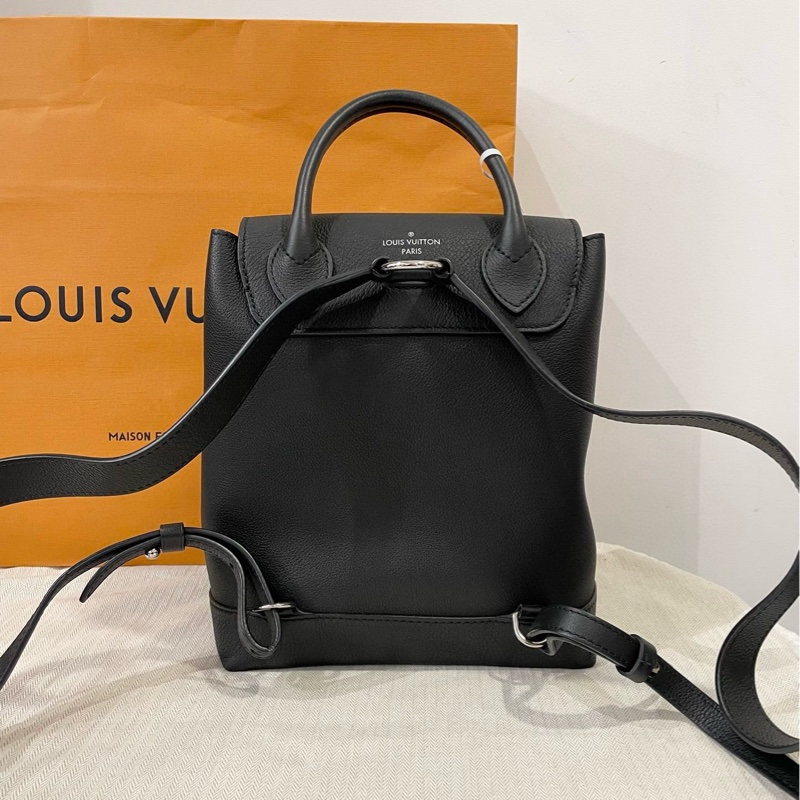 LV Lockme 銀扣 小牛皮 背包雙肩包 女款 黑色 尺寸26x22附件防塵袋-1