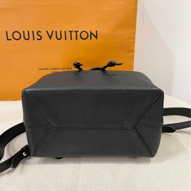 LV Lockme 銀扣 小牛皮 背包雙肩包 女款 黑色 尺寸26x22附件防塵袋-3