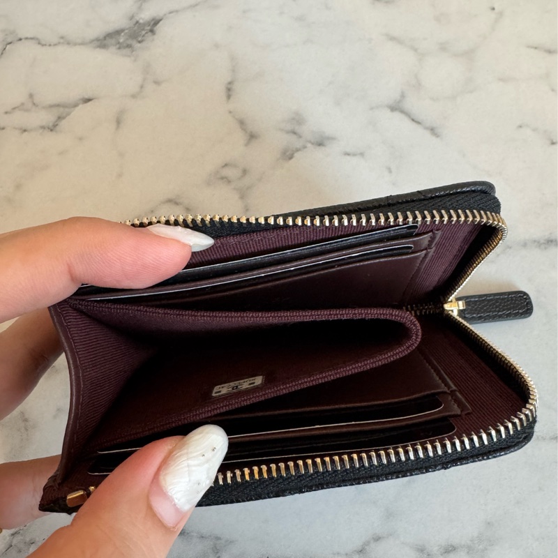 Chanel黑荔枝金雙C L型拉鏈零錢包-10