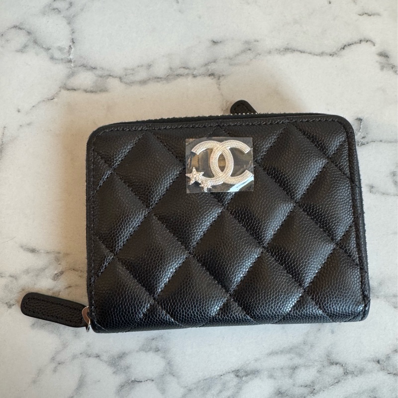chanel黑菱格銀星星雙C拉鏈短夾-1